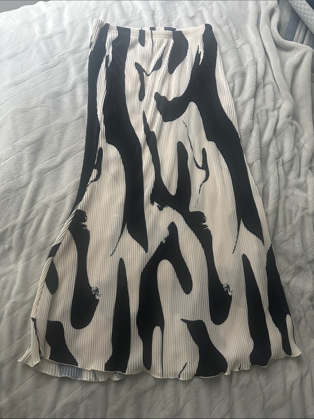 SHEIN | Black and White Pleated Midi Skirt (Tall)